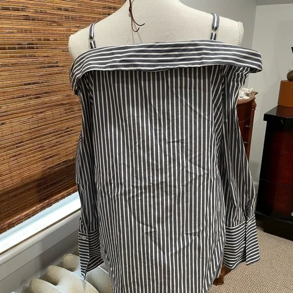 OFF SHOULDER BLOUSE - Picture 4 of 4